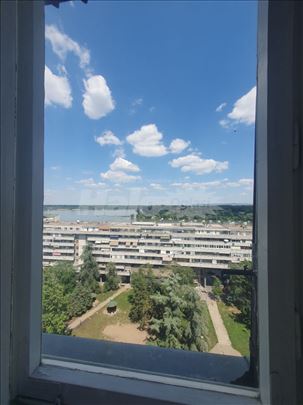 Karadjordjev trg odličan