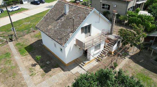 Kuća Dobanovci, dobra lokacija