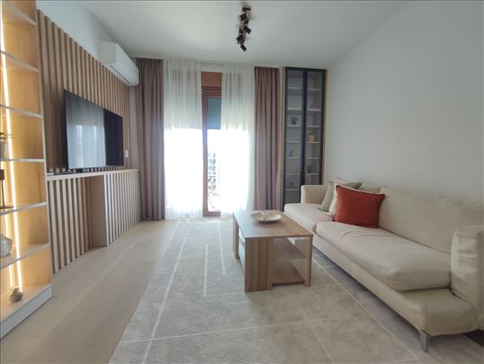 Luks stan, 47m², 2.0, gar.mesto 