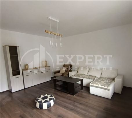 Izdaje se odličan stan na Panteleju, 90m2