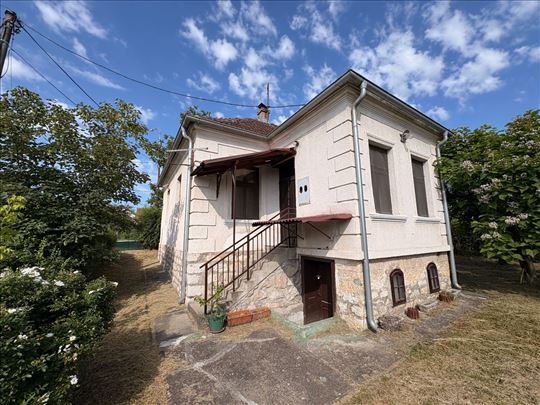 Kuća sa 35 ari placa