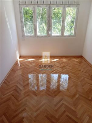 Renoviran dvoiposoban stan nova okretnica