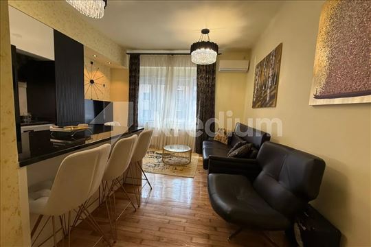 Sarajevska 08 | Odlična lokacija | Renoviran | Opr