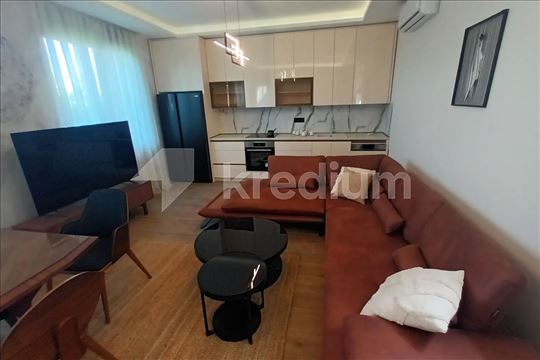 Senjak | Luksuzan | Nov | Dvorište | Privatna tere