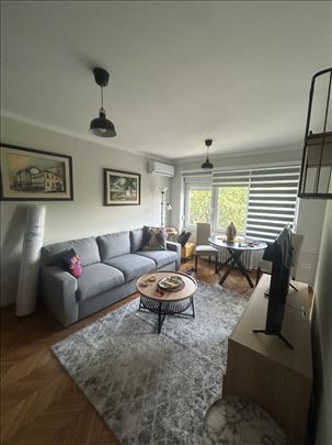 Tek renoviran, nov namestaj 1.0 odlican