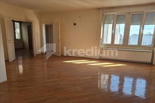 Terazije 01 | Salonac | Prazan | Prostrana terasa