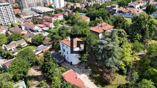 Zemun Kalvarija – Kuća na odličnoj lokaciji, 402 m