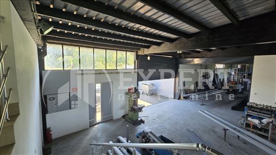 Izdaje se kompletno renovirana hala 660 m² sa asfa