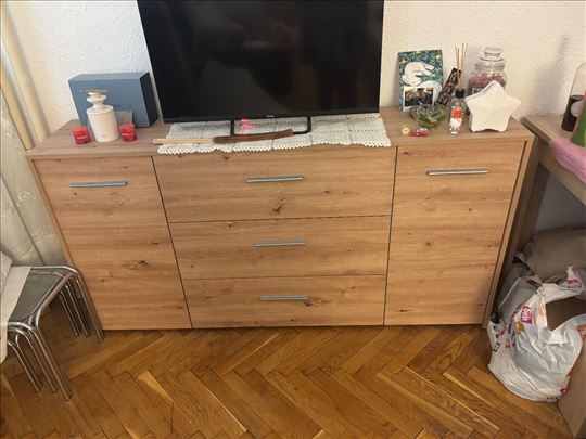 Komoda sa fiokama na prodaju