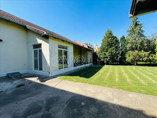 Kuća,Novi Sad,Veternik,kv: 218.00