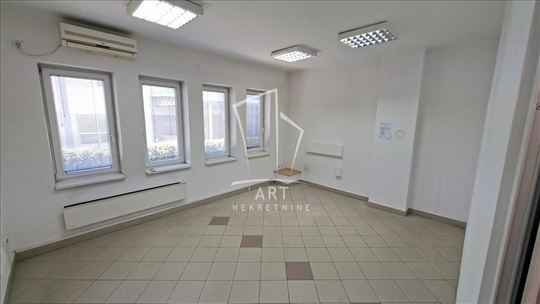 Poslovni prostor, izlaz na auto-put ID#14840