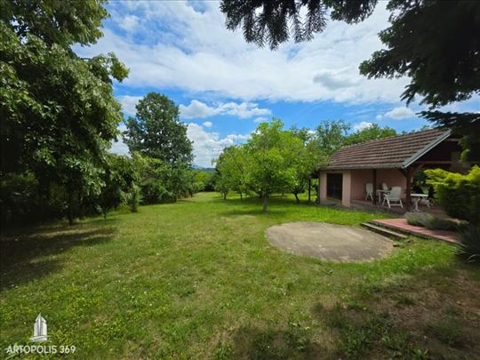 Uknjižena, renovirana, 166m2, 21 ar placa ID#1335