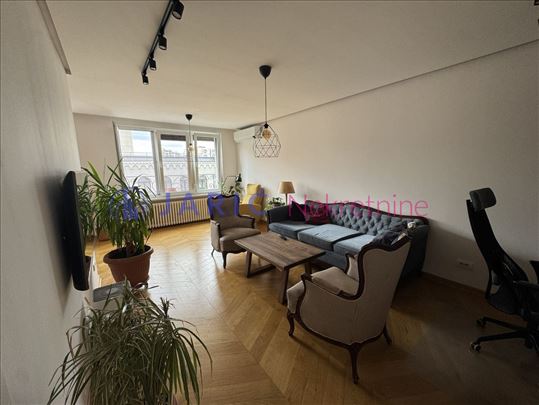 VRAČAR,Hram–Luksuzan 3.0.Stan 75m² sa parkingom