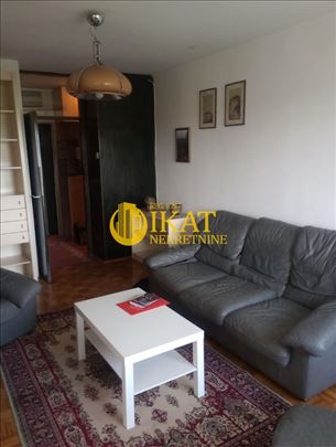 Banjica 57m2, dvosoban stan kod pijace