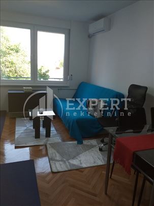 Izdaje se odličan stan na Bulevaru Nemanjića, 32m2