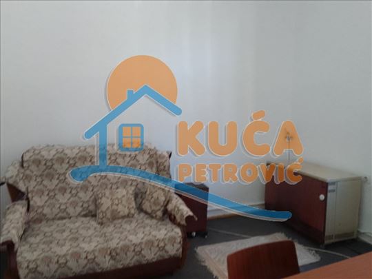 Izdaje se odlična kuća u strogom centru grada kao 