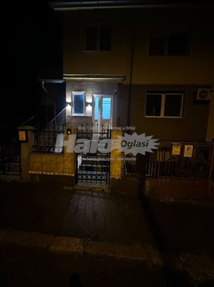 Izdajem stan komplet opremljen na Karaburmi