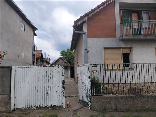 Kuća u Starim Banovcima