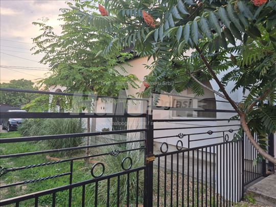 Prelepa kuca od 165m2 i 16 ari placa