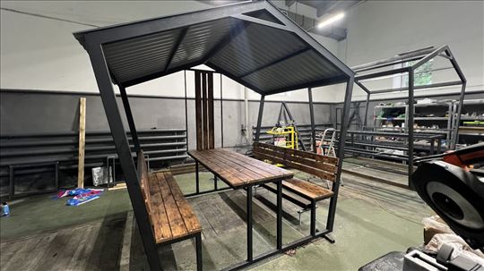 Baštenska senica u LOFT stilu sa stolom i klupama 