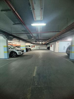 Centar garažno mesto