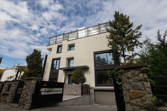 Luksuzna vila 973m² | Savski venac | 7 soba