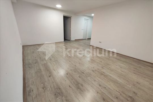 Dobanovčka | Zemun | Dva nivoa | Tri parking mest