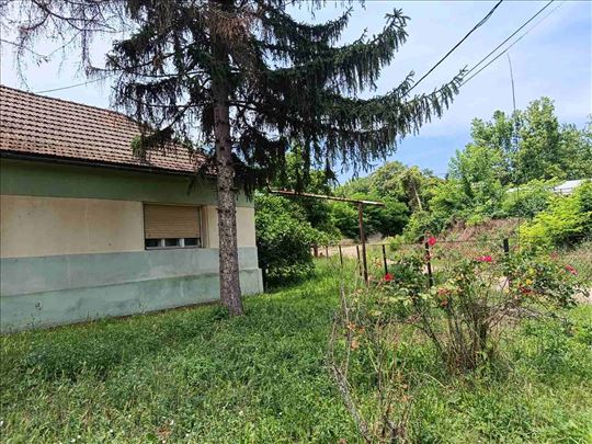 Beočin, kuća 106 m2 na placu od 1284 m2 HITNO!