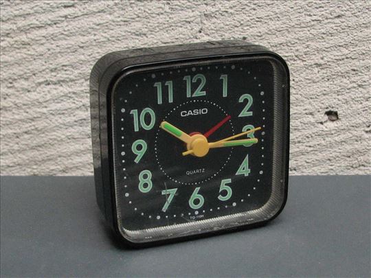CASIO Quartz - Made in Japan - 6 x 6cm 