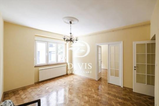 Cetinjska, renoviran salonski stan, 77m2 mereno