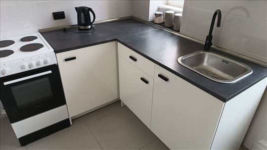 Hotel Moska, 3soban, 75 m2, prazan