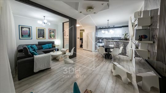 Lep, renoviran stan sa lođom 81m2 i terasom 19m2