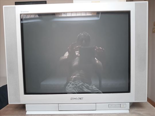 Sony Trinitron KV-25FX30K (63cm) za Retro gaming