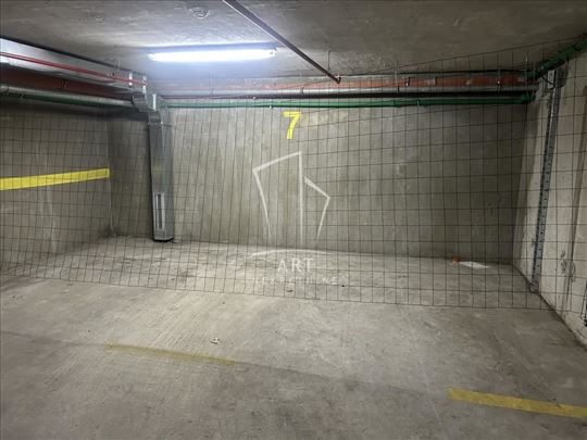 Stadion Sinđelić, garažno mesto, mereno 25m2 ID#11