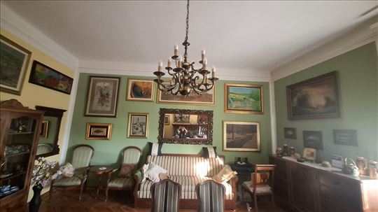 Stari grad, autentičan salonski stan u centru, cg