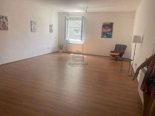 Trosoban stan, Voždovac