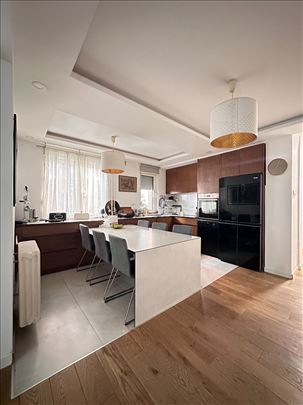 Vidikovac, luks stan od 150 m2, CG, uknjižen