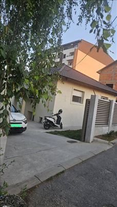 Voždovac, 3,0 100m2 kuća na placu 3 ara