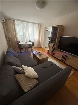 VRAČAR (Crveni krst) – Namešten 1.5 stan, 45m2