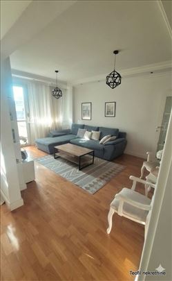 Zemun, Kej - Beli soliteri, 3.0, 77(2T), renoviran