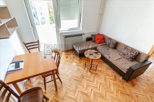 Izdaje se stan kod starog kliničkog centra, 54m2, 
