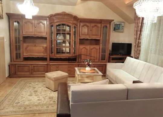 Kompletno namešten i renoviran duplex