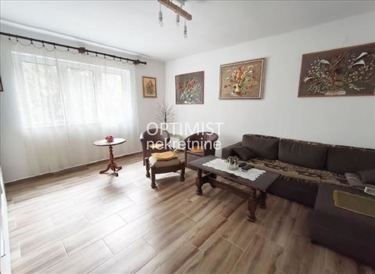 Lekino brdo, renoviran, useljiv, parking mesto ID#