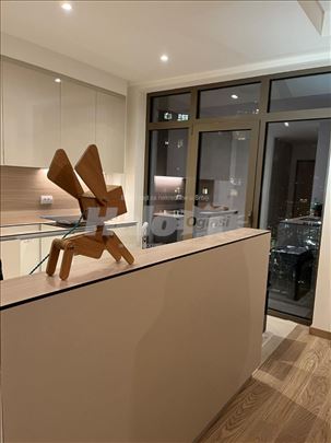 Lux 4.0 stan na 15. spratu u BW – dugoročni najam