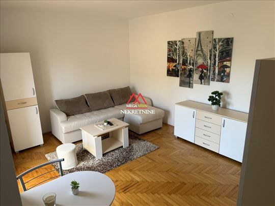 Veoma lepa garsonjera - 26m2 - Branka Ćopića