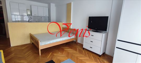 Bulevar Oslobođenja – kod Dnevnika 32 m2 
