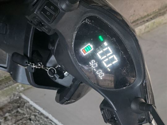 Prodajem električni skuter 
