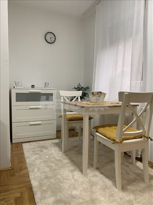 Top, nameštena garsonjera na odličnoj lokaciji !