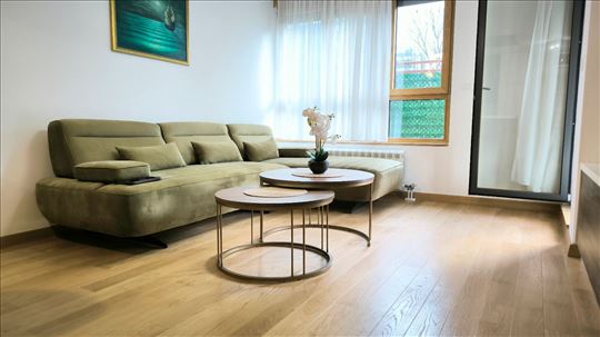 Novo,100 m2, Prvo rentiranje,Svetao, Terasa,Garaža