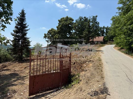 Plac u malom pozarevcu 22 Ara sa uknjizenom kucom